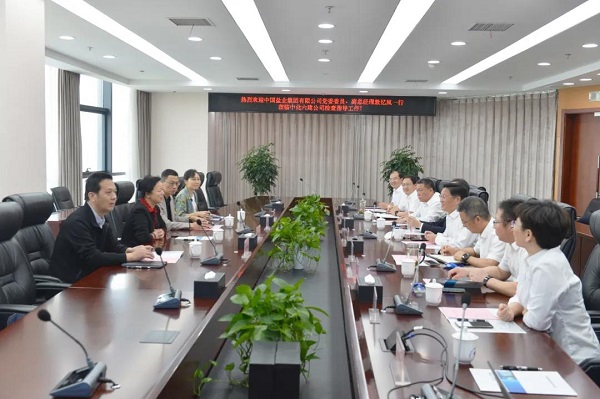 胡二甫对敦忆岚一行的到来表示热烈欢迎,他详细介绍了公司疫情防控